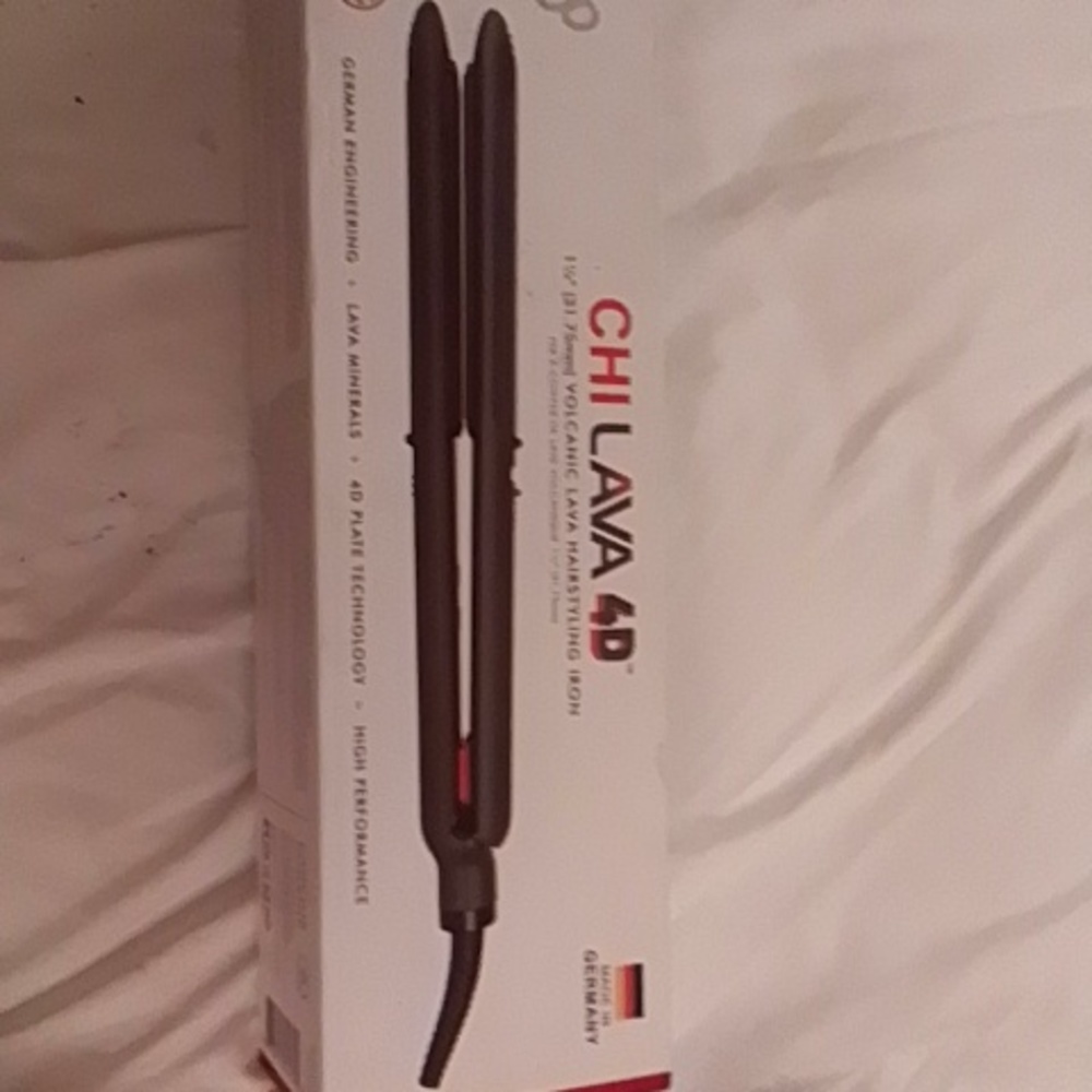The CHI LAVA 4D™ Hairstyling Iron
